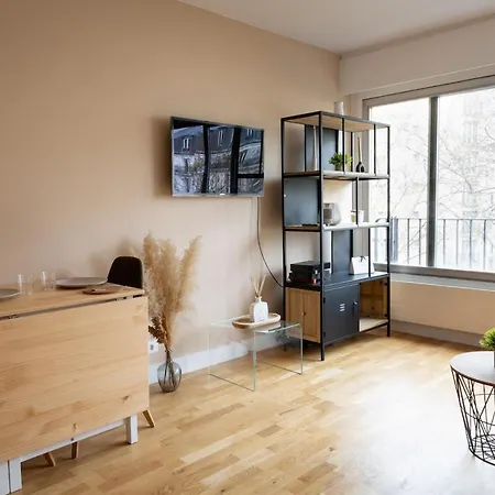 Charming Moulin Rouge Apartment