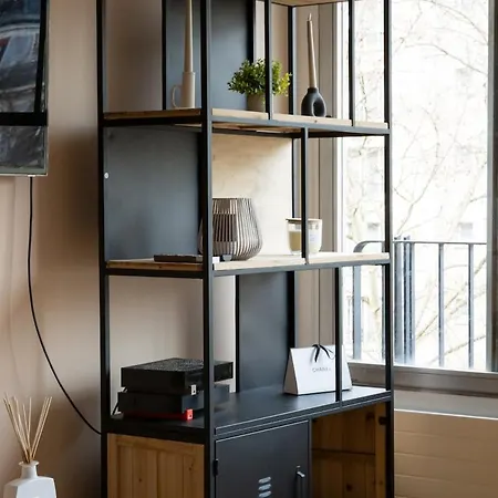 Charming Moulin Rouge Apartment *