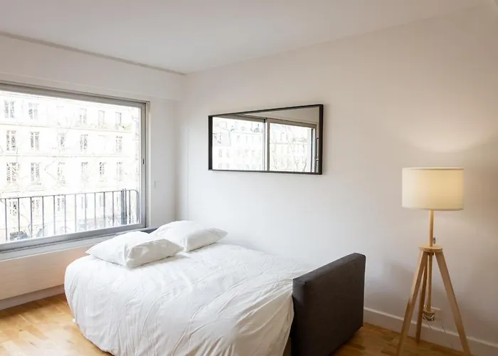 Charming Studio Apartment *